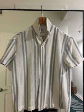 Light Blue Striped Short-Sleeve Men's Shirt — Casual Button Front